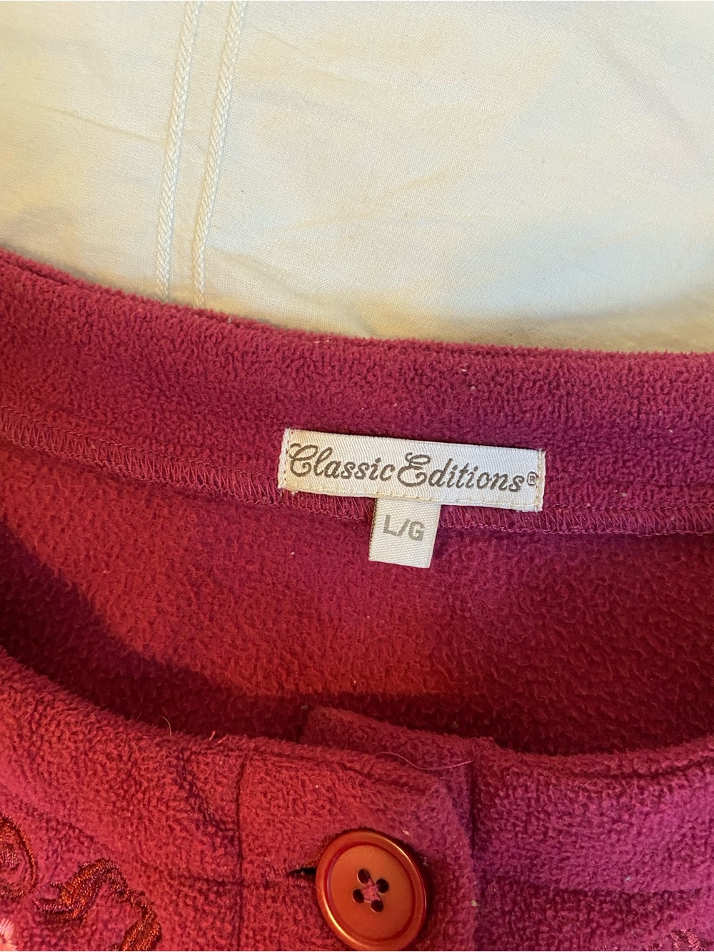 Embroidered Button-Front sweater - Berry - Picture 3 of 3